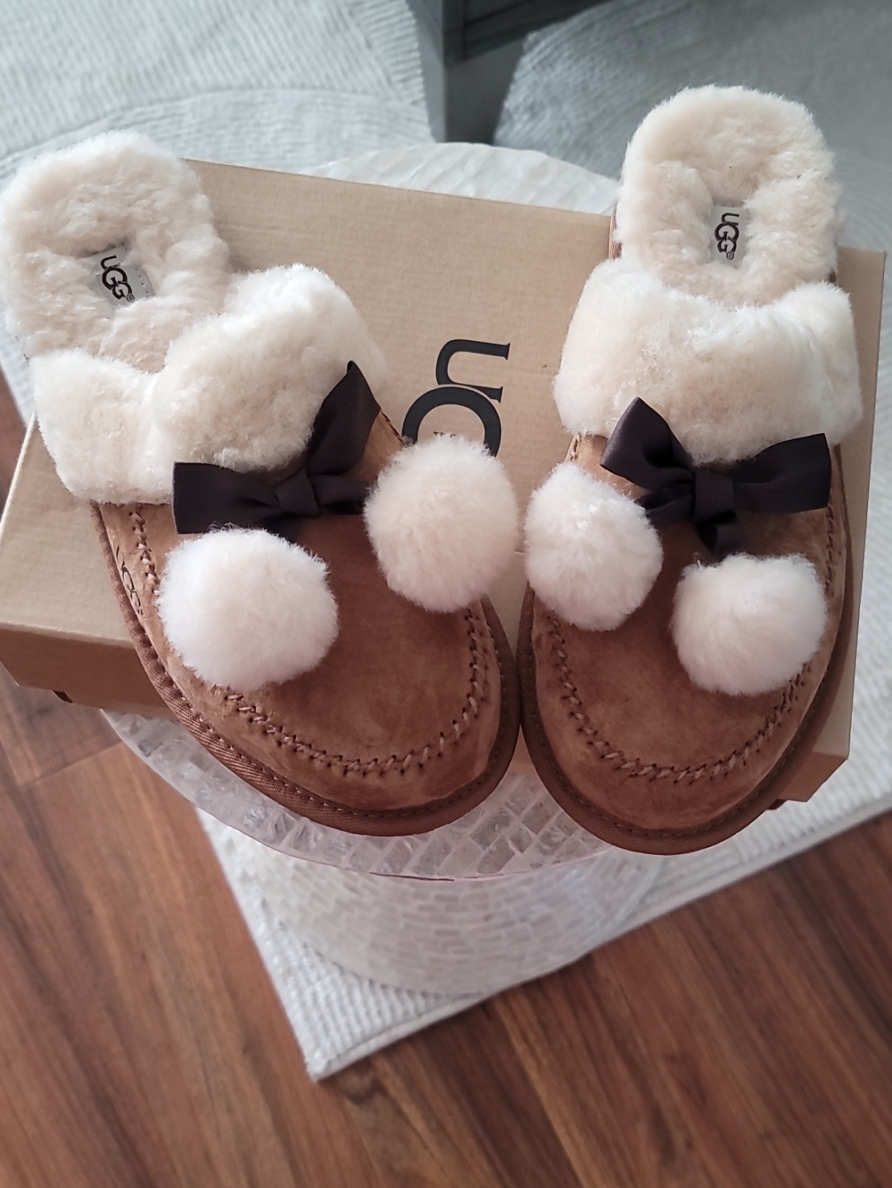 UGG Women Chestnut Slippers with Cream Pom-Poms and Bow Size 10M